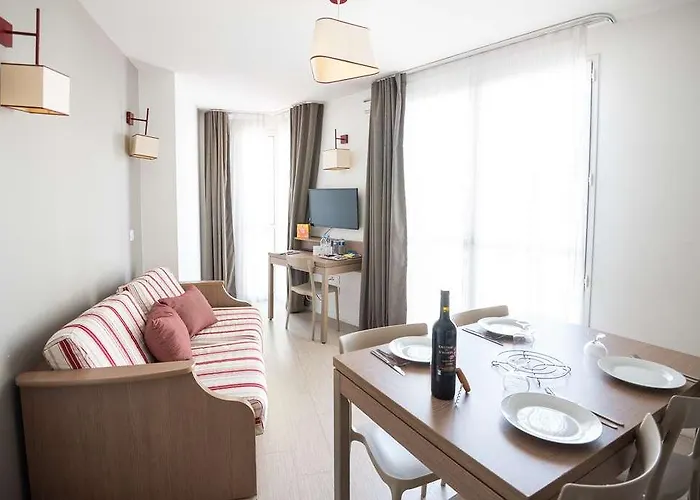 Отель Zenitude Centre *